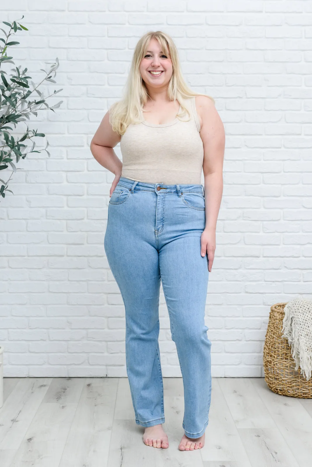 Rylee 90s High Rise Straight Leg Jeans