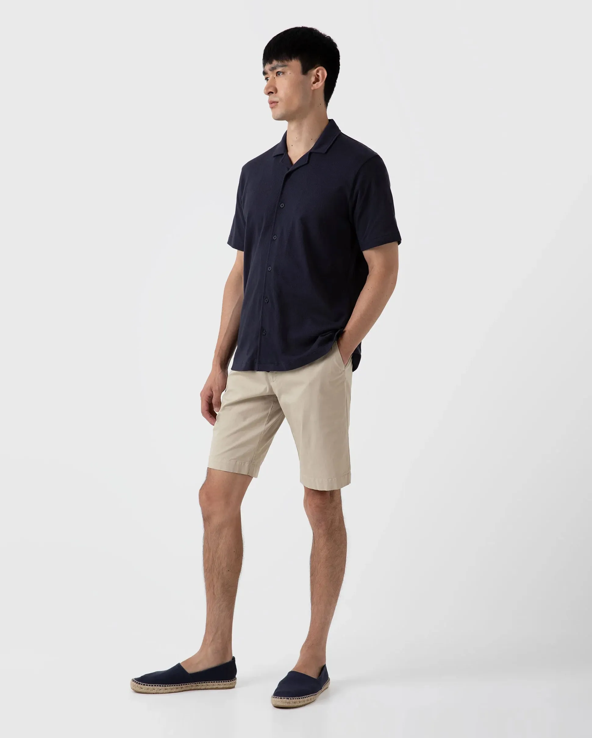 STRETCH COTTON CHINO SHORTS / LIGHT STONE